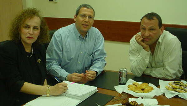 Signing an outsourcing agreement at the Ministry of Environmental Protection