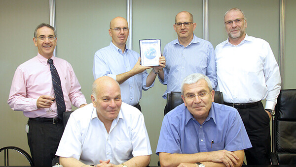 Awarding Mizrahi-Tefahot Bank with a Shield for Successful Project Completion 